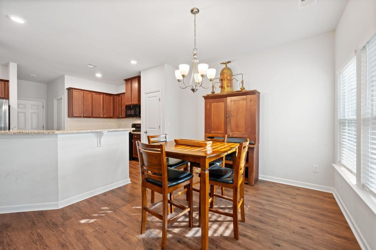 127 Lakestone Road Photo 12