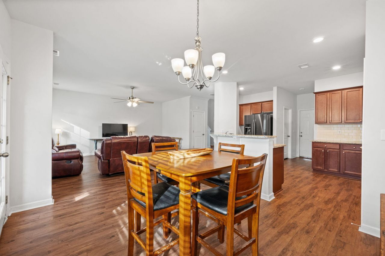 127 Lakestone Road Photo 13