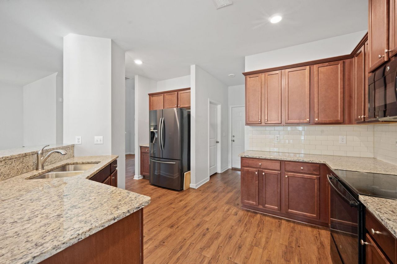 127 Lakestone Road Photo 14