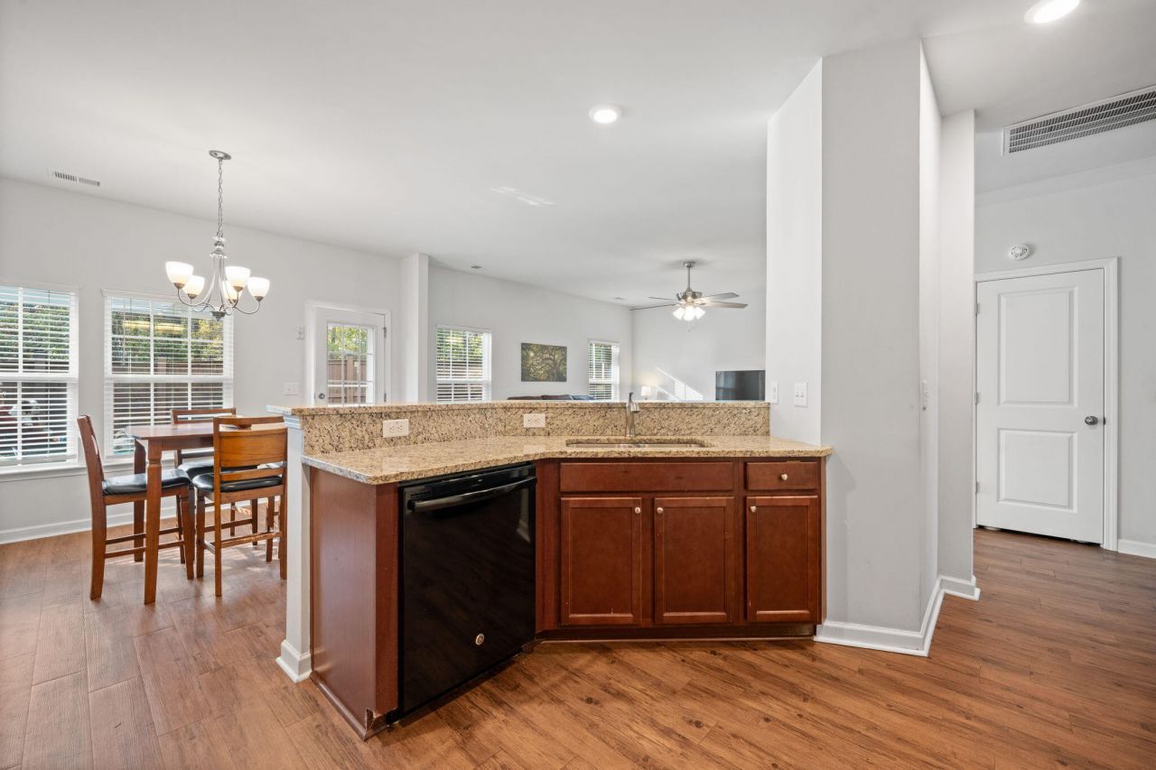 127 Lakestone Road Photo 18