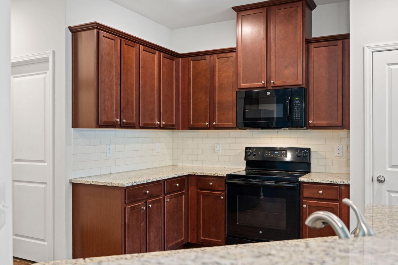 127 Lakestone Road Photo 20