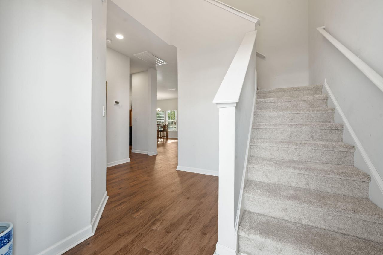 127 Lakestone Road Photo 22