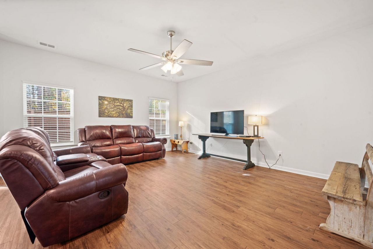 127 Lakestone Road Photo 49