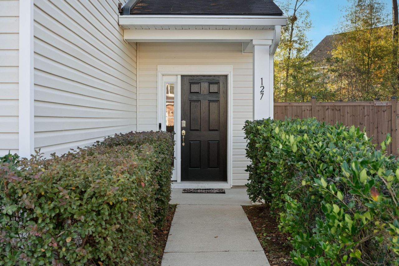 127 Lakestone Road Photo 8