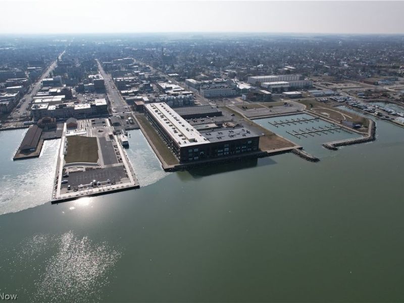 401 W SHORELINE Drive, Unit 312, Sandusky, OH 44870 Photo 13