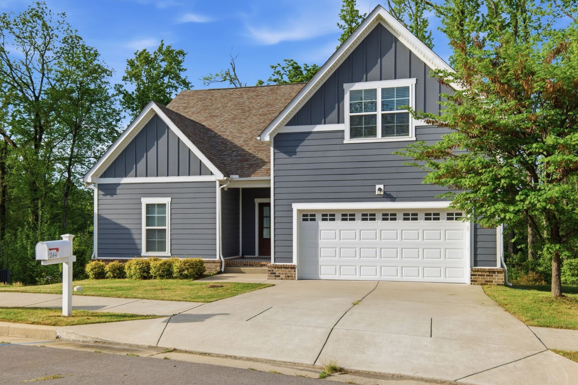 244 Hermitage Point Dr, Hermitage, TN 37076 Main Photo