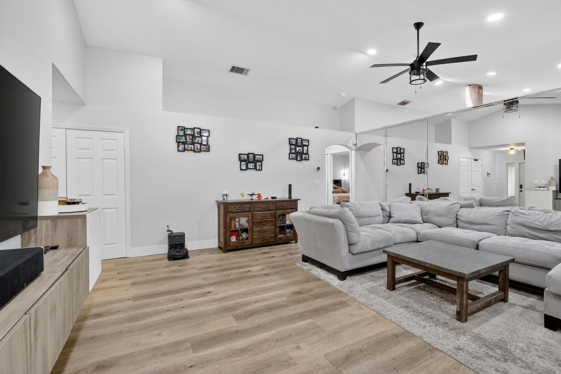 1051 NW 124th Terrace, Sunrise, FL 33323 Photo