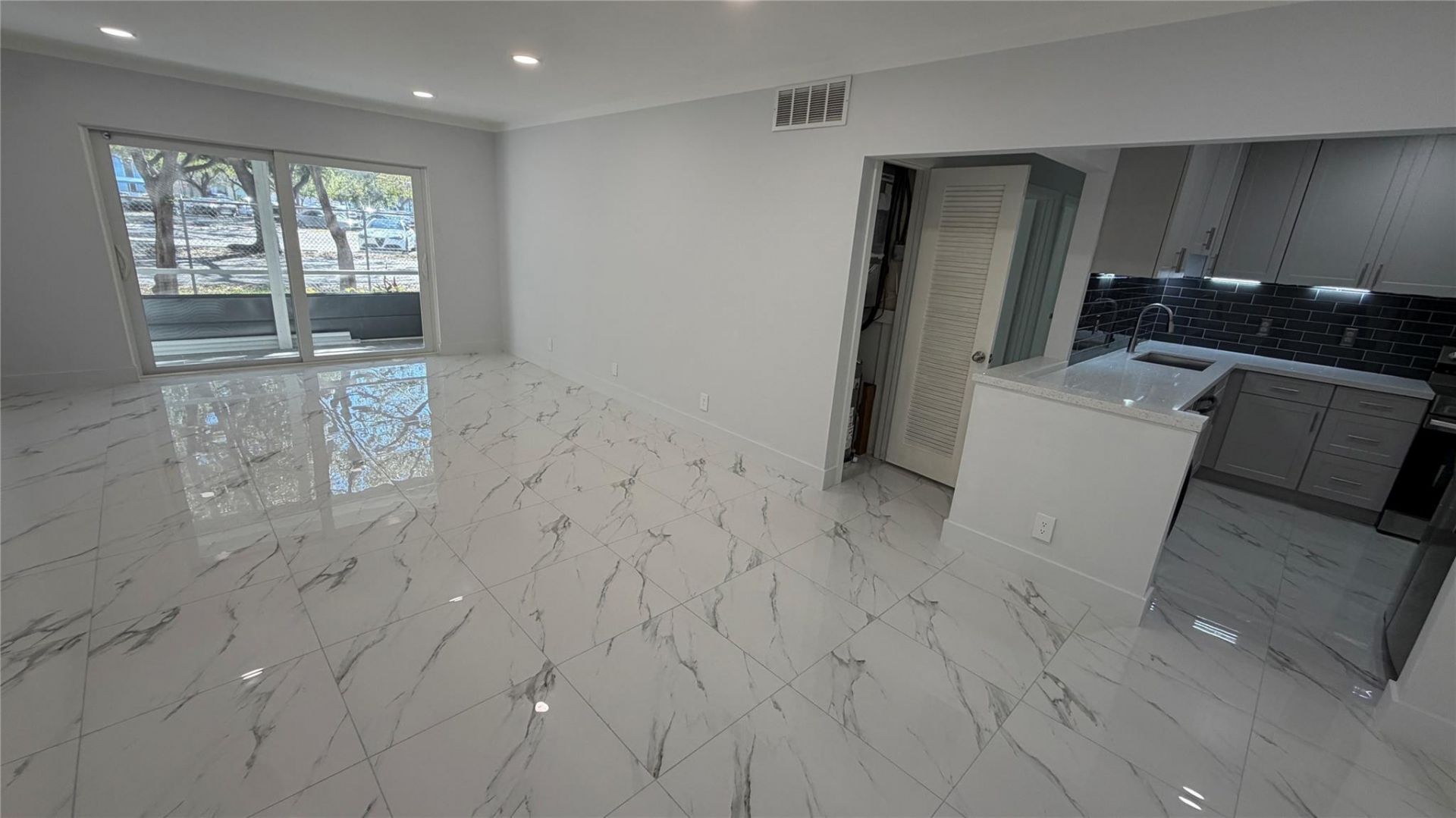 2250 NE 66th Street, Unit 1504, Fort Lauderdale, FL 33308 Photo