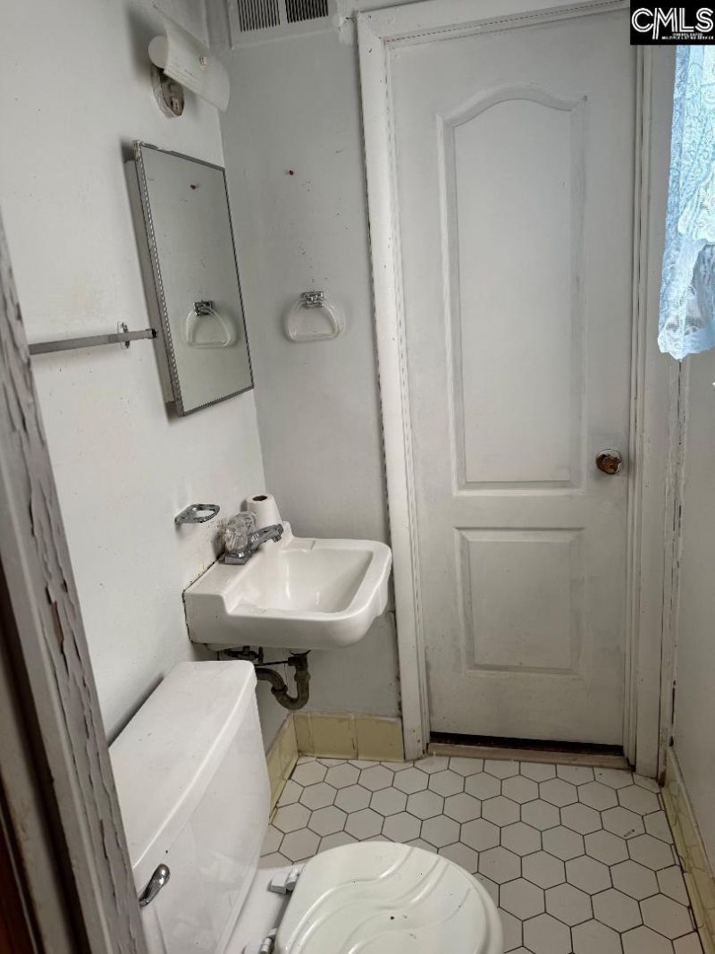 900 Cindy Dr Drive  Photo 5