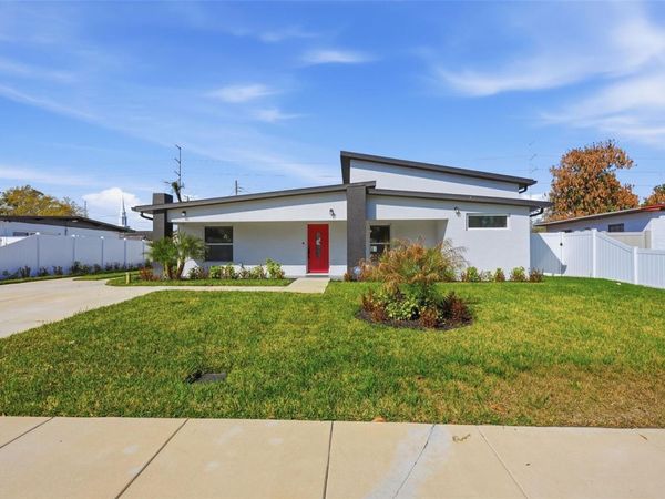 10104 N DARTMOUTH AVENUE, TAMPA, FL 33612