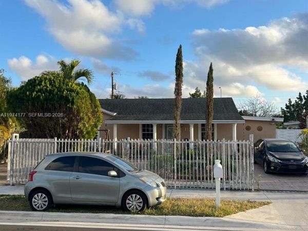 890 SE 3rd Pl , Hialeah, FL 33010