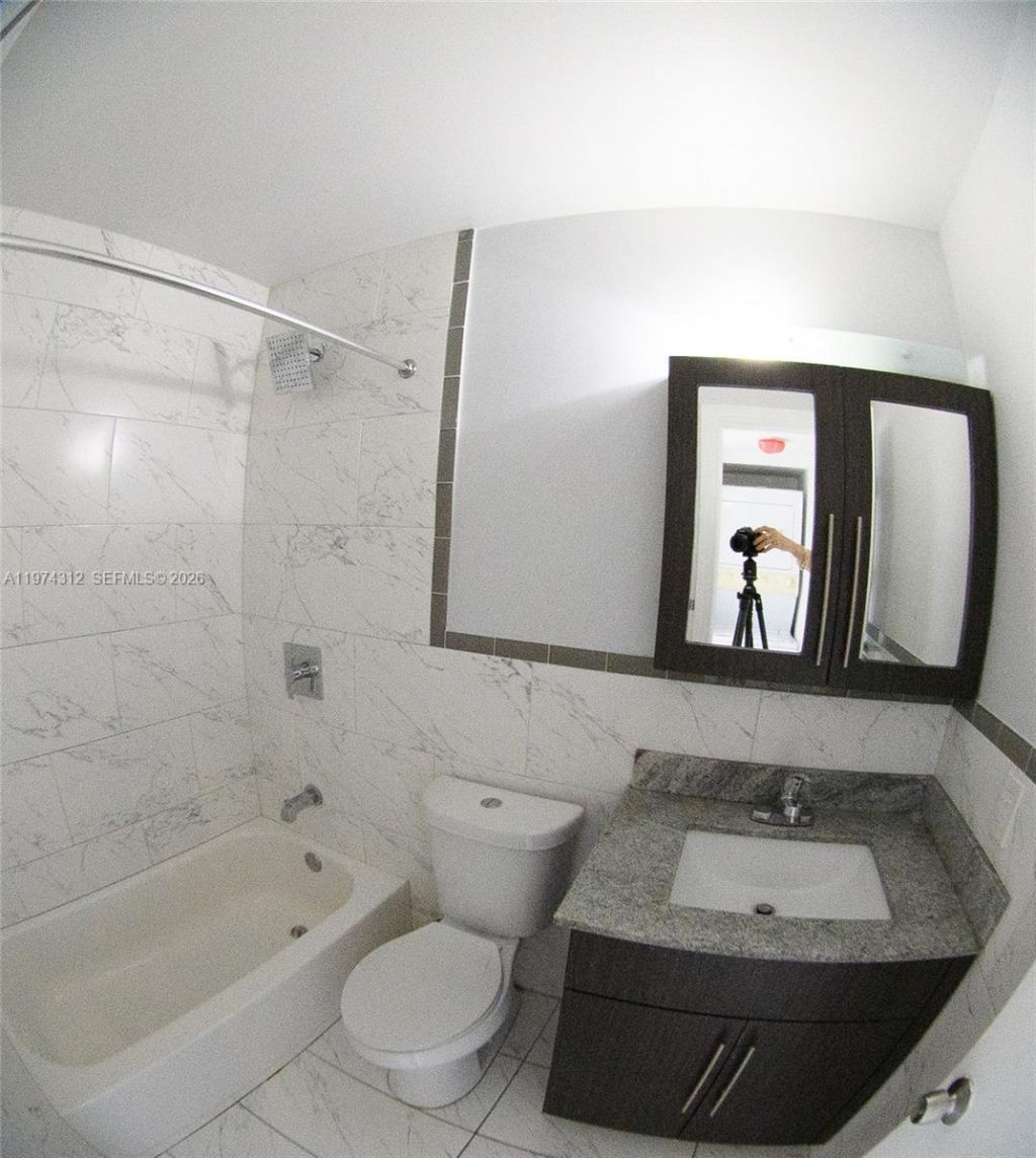 20825 NE 8th Ct , Unit 203-19, Miami, FL 33179 Photo