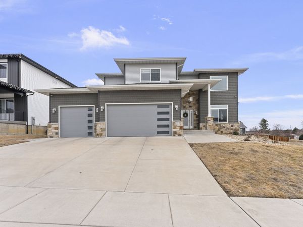 3717 N BIRCHWOOD Avenue , Davenport, IA 52806