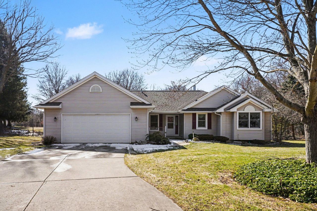 8135 Robinbrook Street, Richland, MI 49083 Main Photo