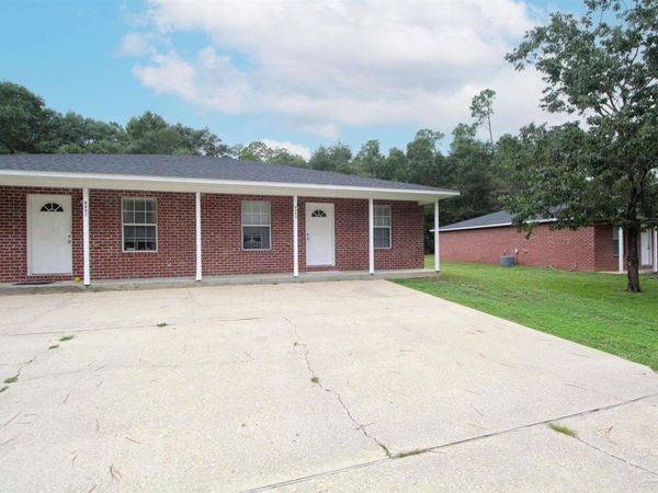 6853 Roundup Ln, Milton, FL 32570