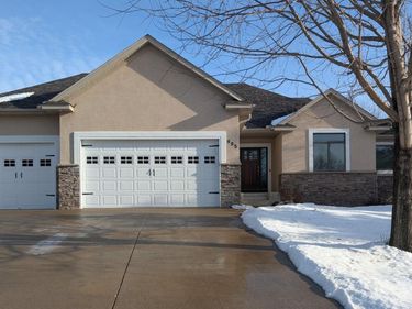 605 Heritage Trail NE, New Prague, MN 56071