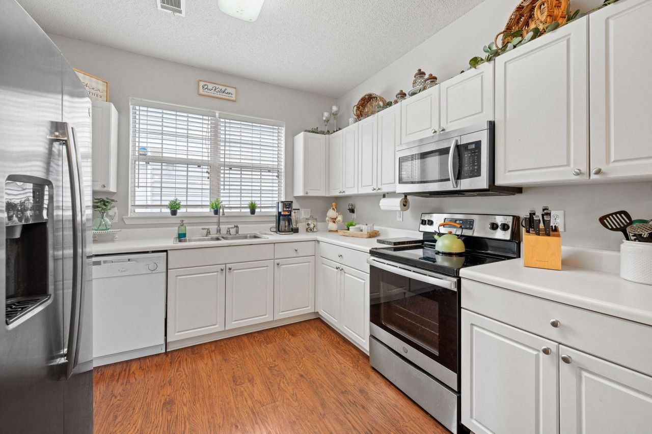 4579 Great Oak Drive Photo 12