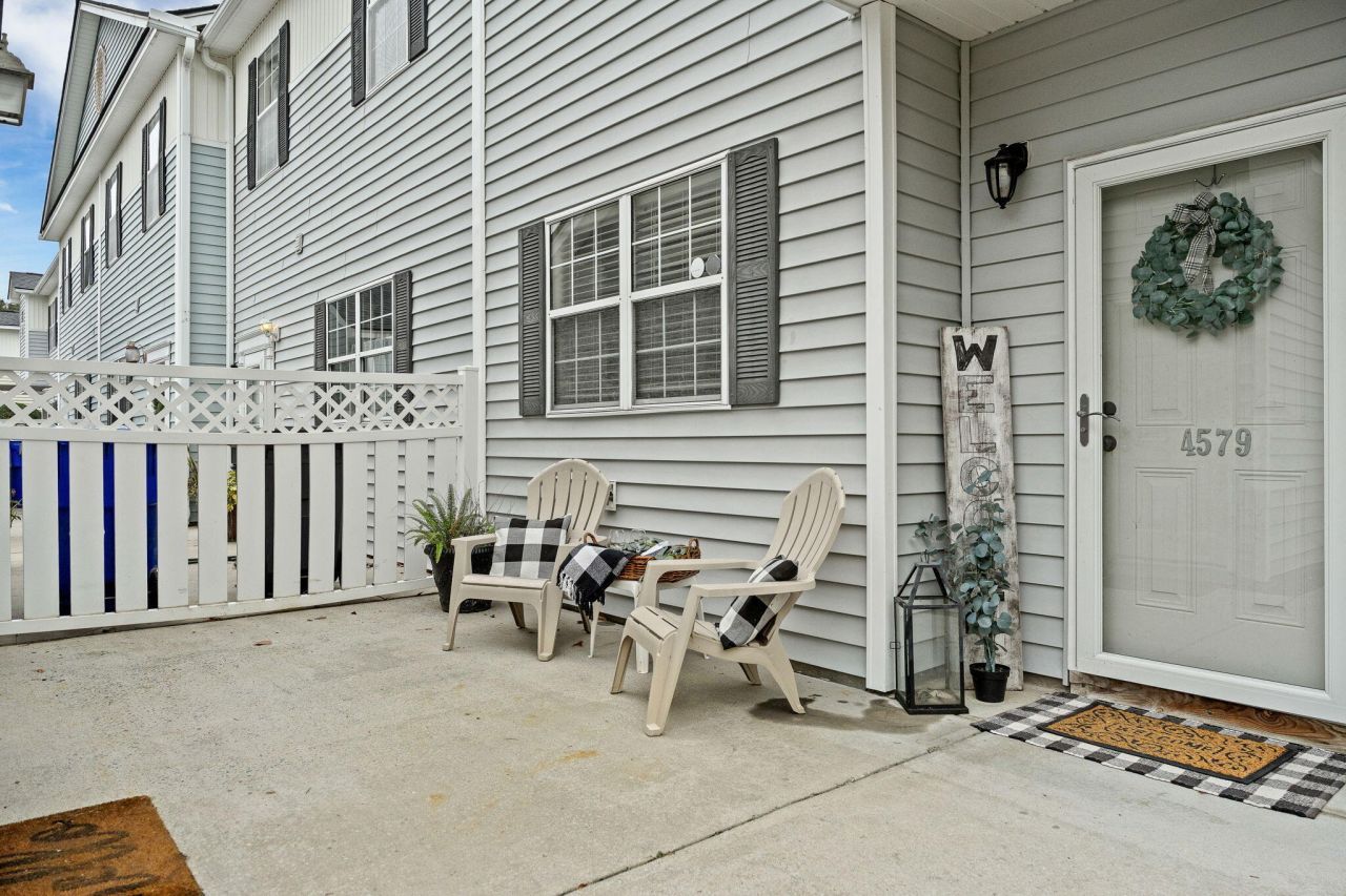 4579 Great Oak Drive Photo 7