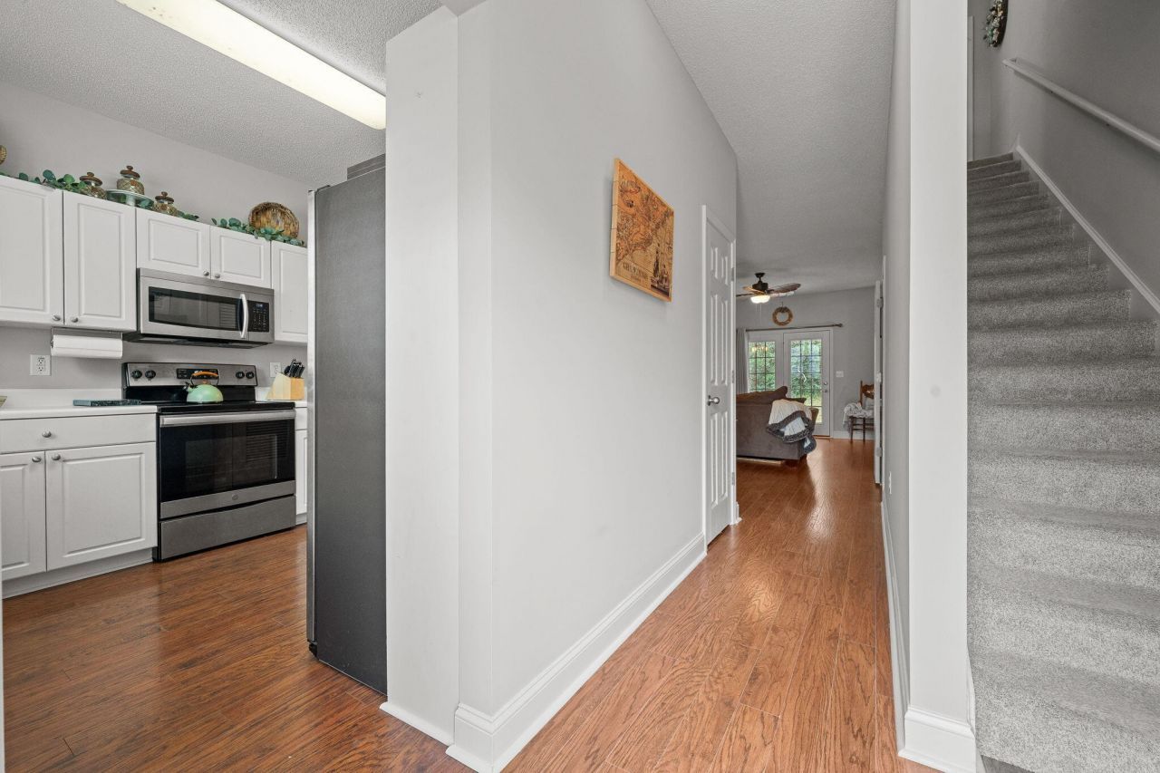 4579 Great Oak Drive Photo 9