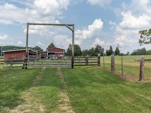 8019 Washington Pike, Corryton, TN 37721