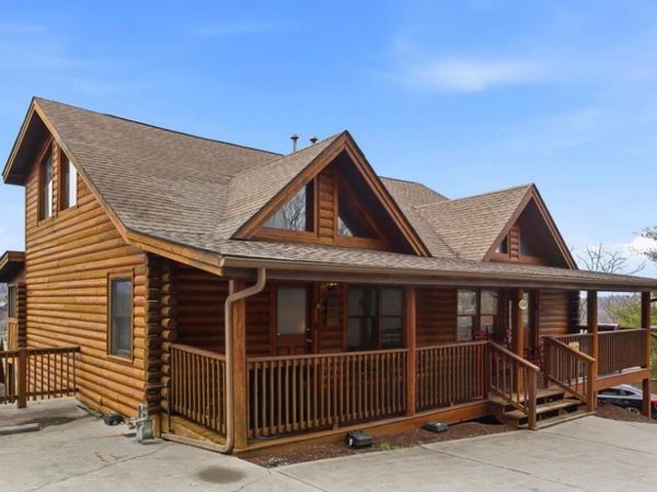 423 Big Bear Way, Pigeon Forge, TN 37863