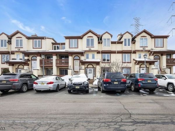 303 Michaels Ct, Woodbridge, NJ 07095