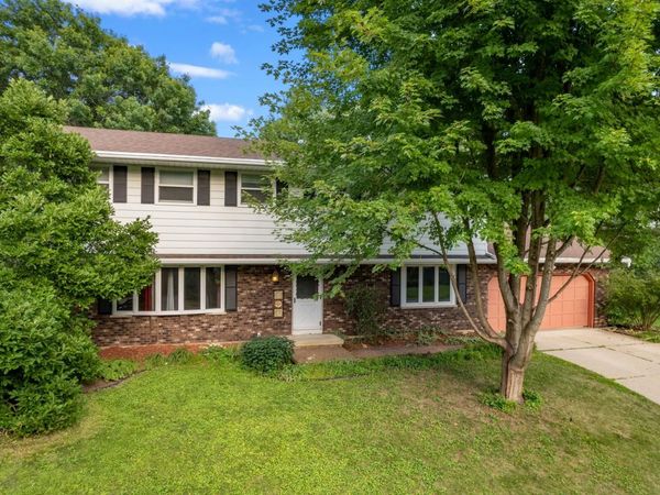 571 S Hillcrest Drive, Verona, WI 53593