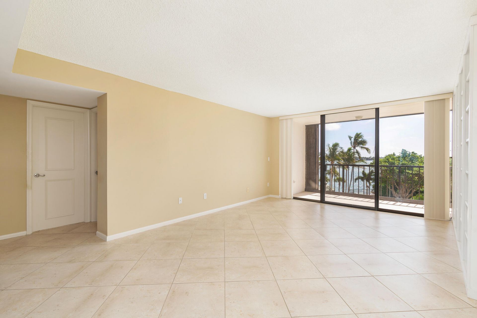 5200 N Flagler Drive, Unit 404, West Palm Beach, FL 33407 Photo