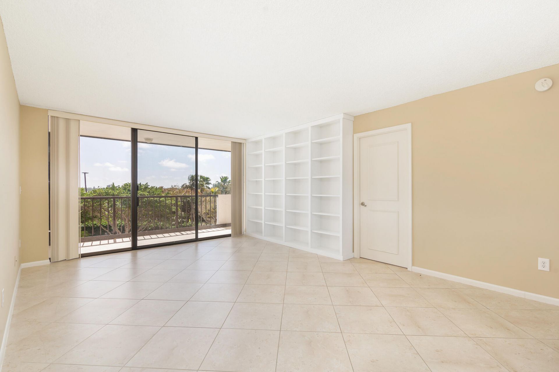 5200 N Flagler Drive, Unit 404, West Palm Beach, FL 33407 Photo