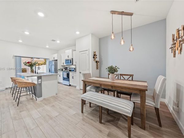 818 SE 17th St, Homestead, FL 33034