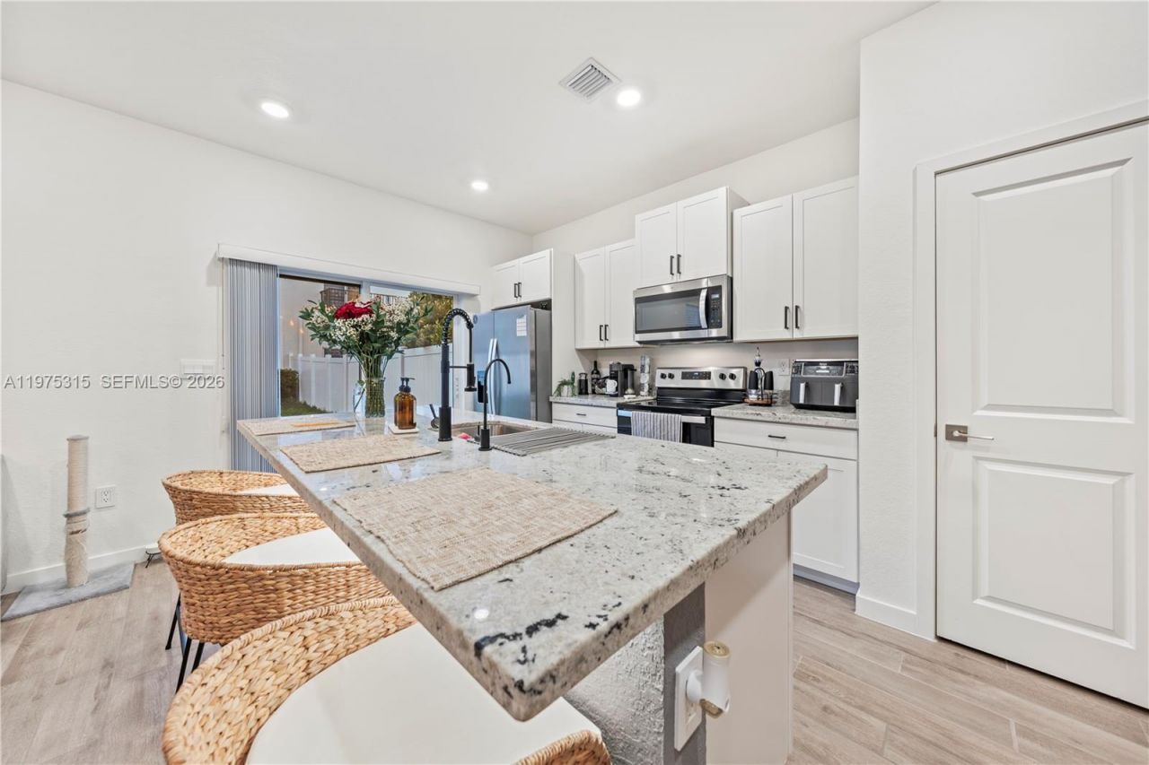 818 SE 17th St, Homestead, FL 33034 Photo