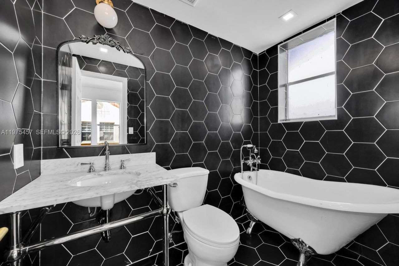 1027 Pennsylvania Ave , Unit 201, Miami Beach, FL 33139 Photo