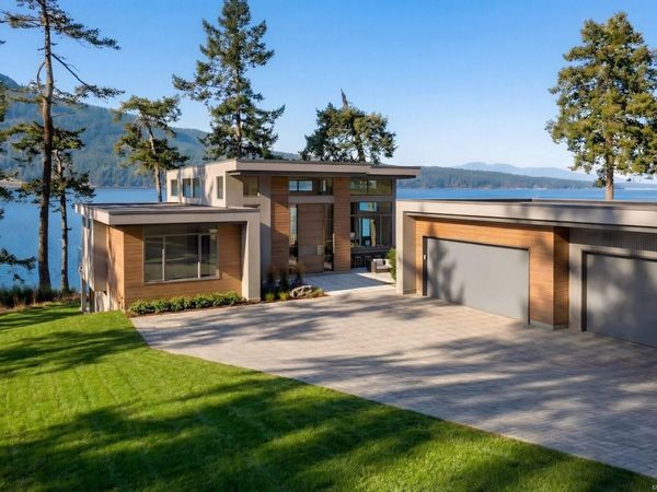 770 Lands End Rd, North Saanich, BC V8L 5K9