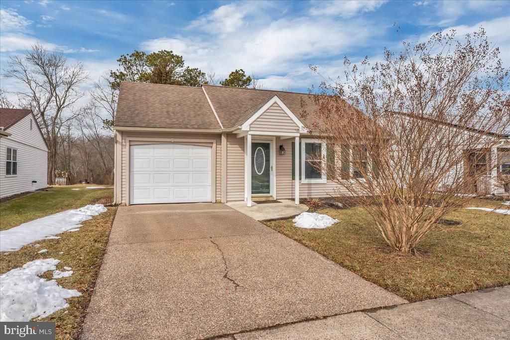 107 Dorchester Drive, Southampton, NJ 08088 Main Photo