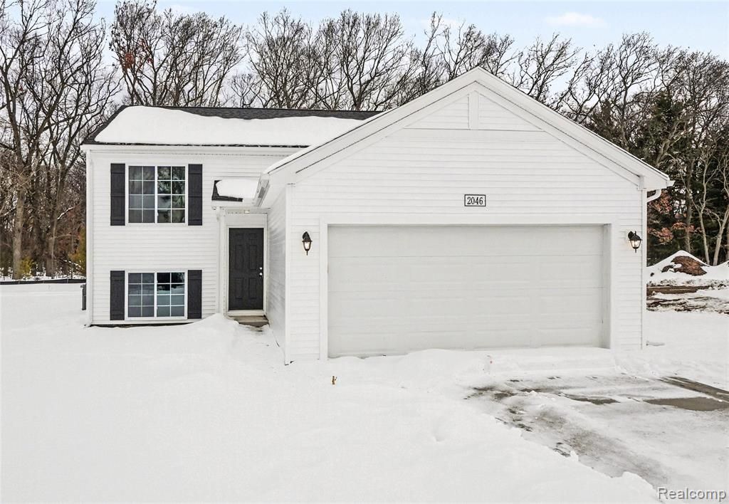 8068 Moonlight Creek Lane, Handy Township, MI 48836 Main Photo