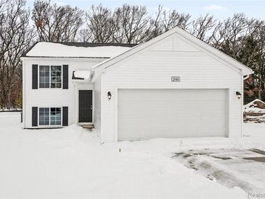 8068 Moonlight Creek Lane, Handy Twp, MI 48836