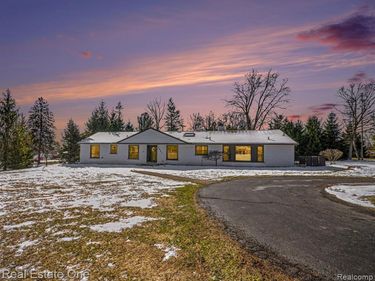 3861 Wedgewood Drive, Bloomfield Hills, MI 48301