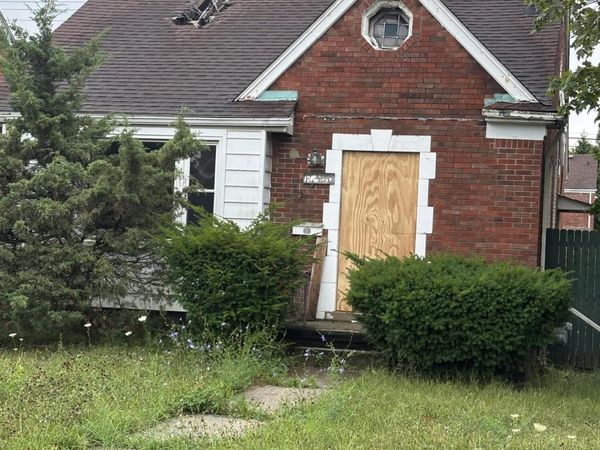 14910 Fairmount Drive, Detroit, MI 48205