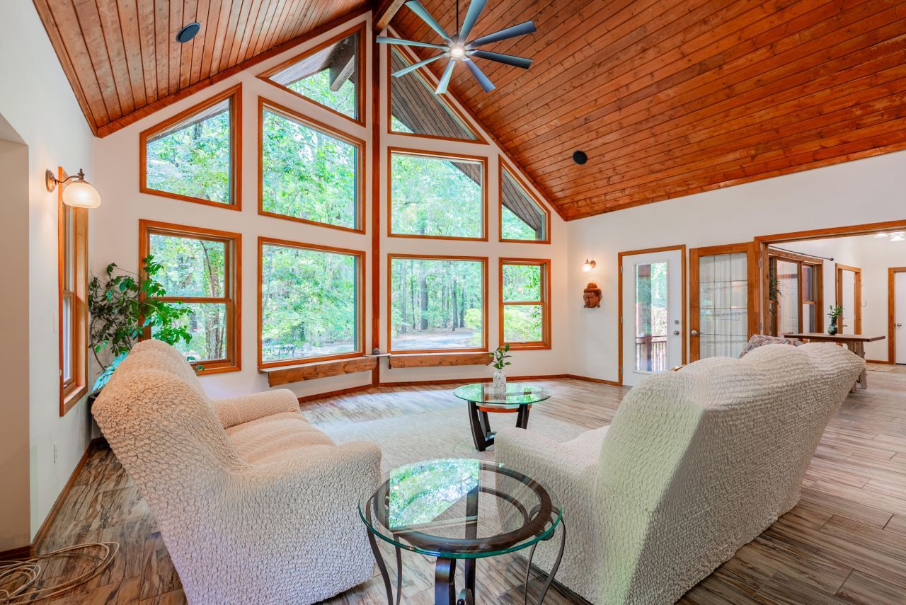 2495 Edenforest Road Photo 6