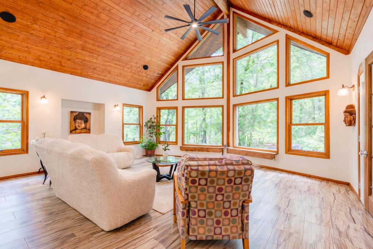 2495 Edenforest Road Photo 6