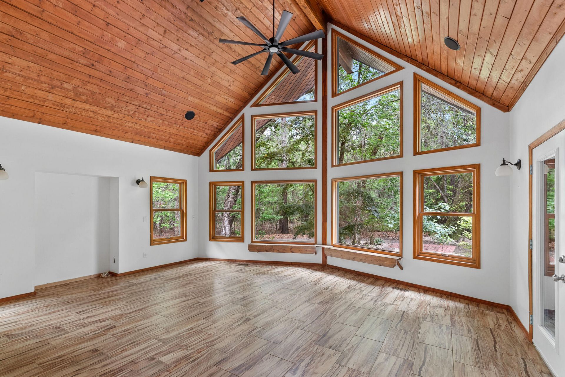 2495 Edenforest Road Photo 7