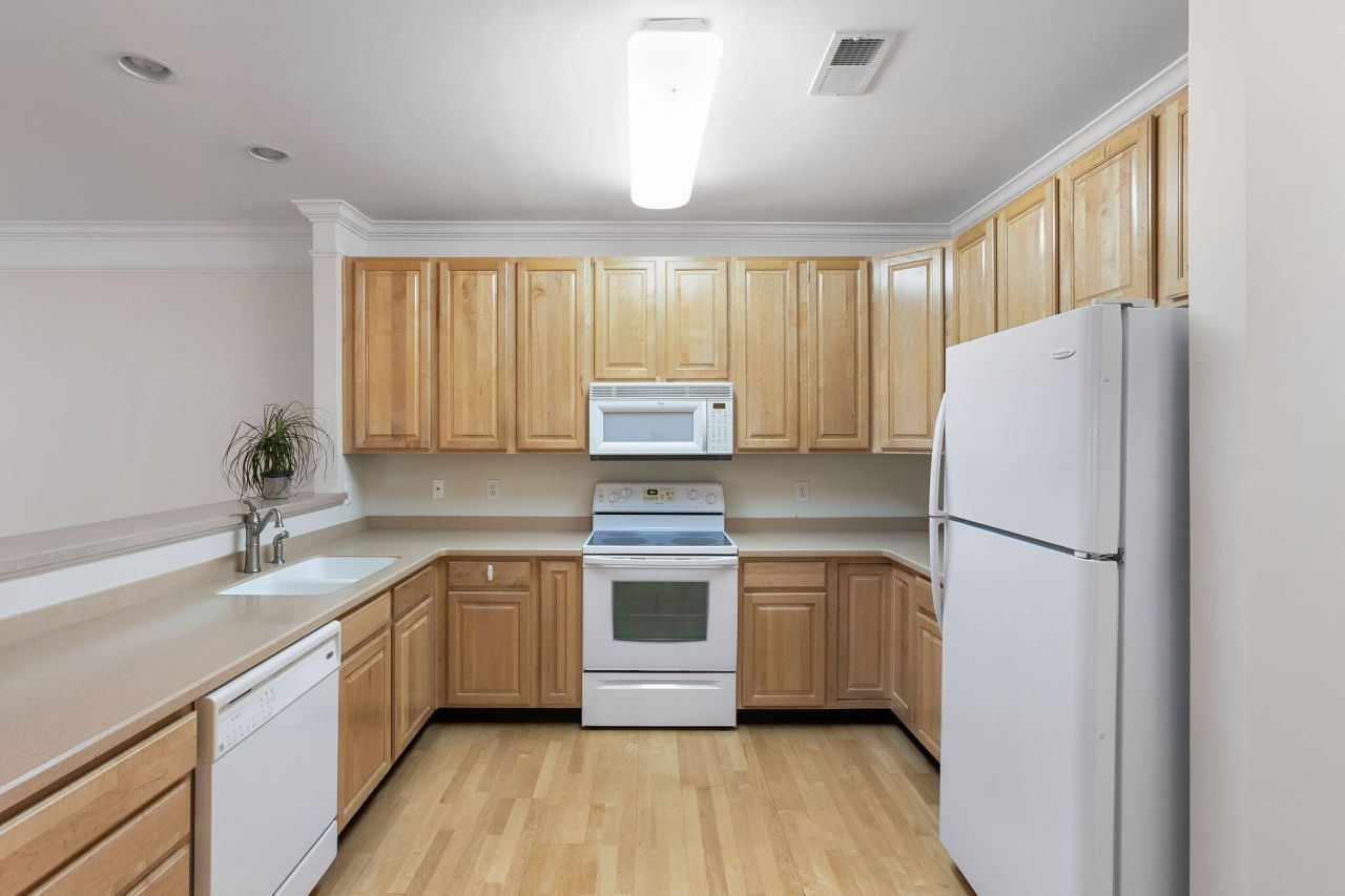 1025 Riverland Woods Place Photo 9