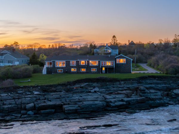 10 Sunny Bank Road, Cape Elizabeth, ME 04107