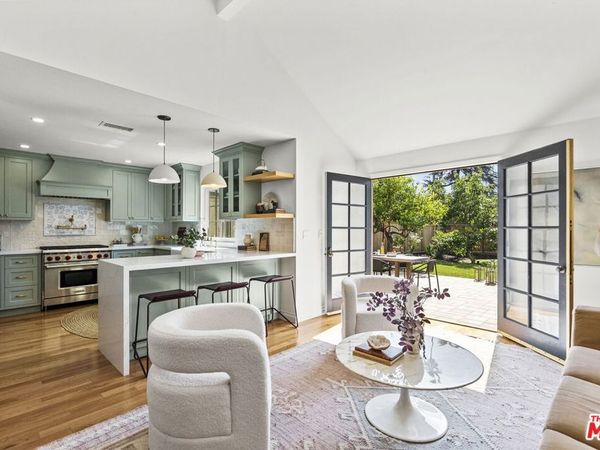 744 New York Drive, Altadena, CA 91001