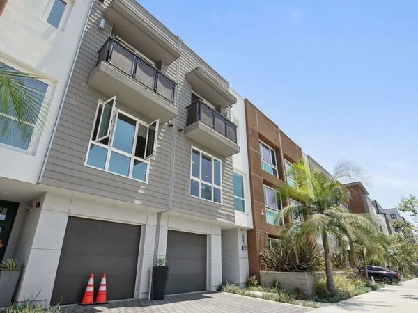 1156 N Orange Drive, Hollywood, CA 90038