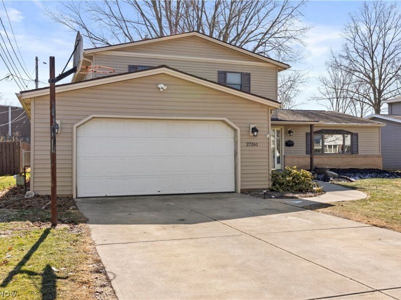 27261 Nantucket Drive, North Olmsted, OH 44070 Photo 3