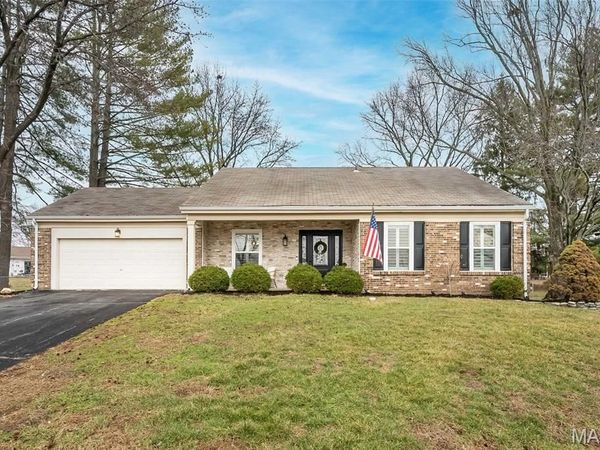 6 Pittsfield Court, Chesterfield, MO 63017