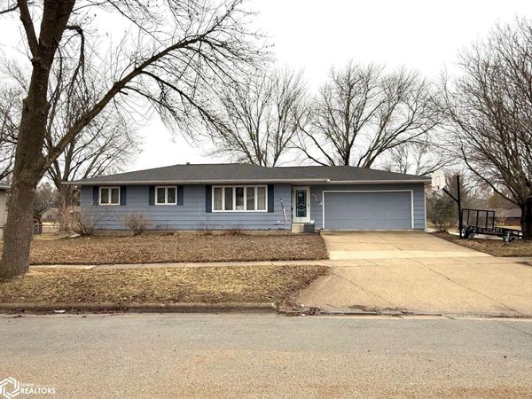 419 W Overmeyer Drive, Algona, IA 50511