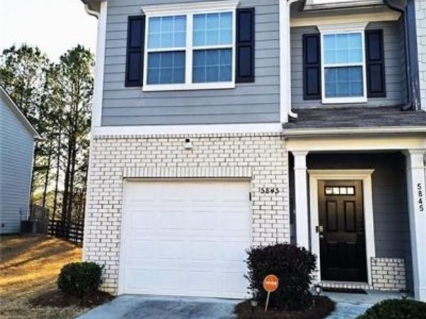 5845 Union Walk Drive, Union City, GA 30291
