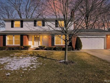 30106 Valley Side Drive, Farmington Hills, MI 48334